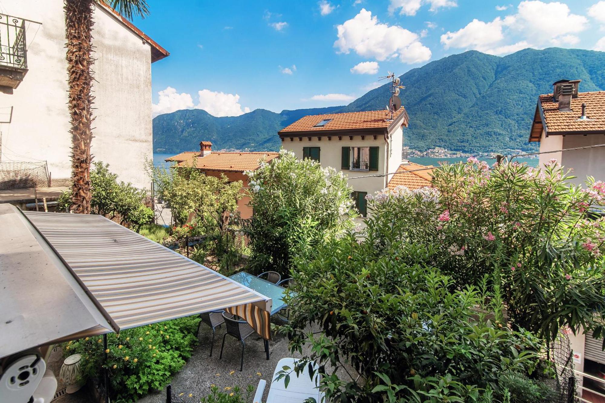 Delizioso Bilocale Vista Lago Colonno Eksteriør bilde