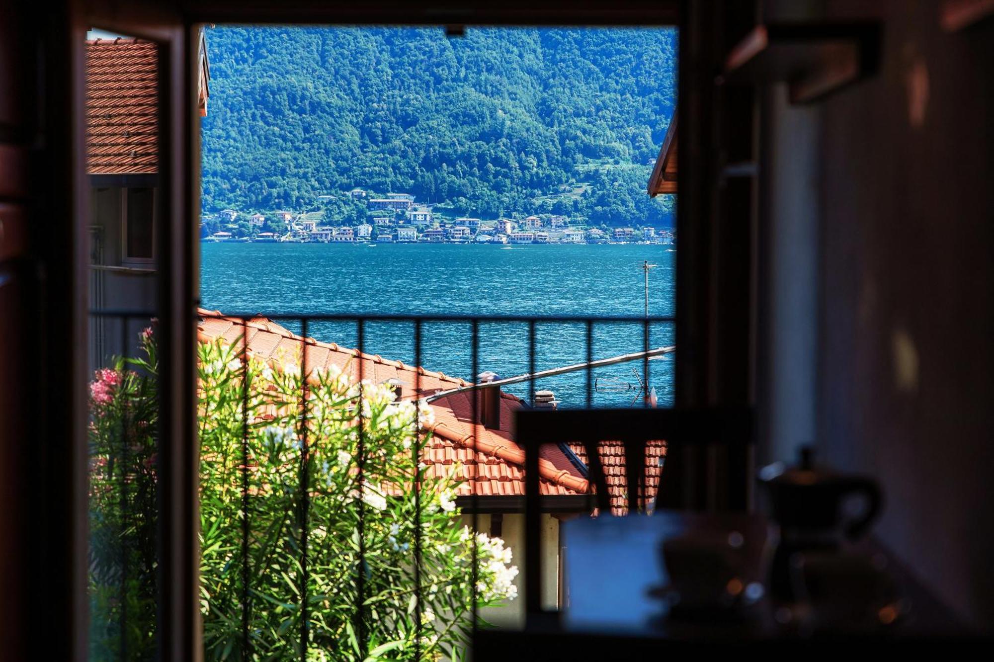 Delizioso Bilocale Vista Lago Colonno Eksteriør bilde